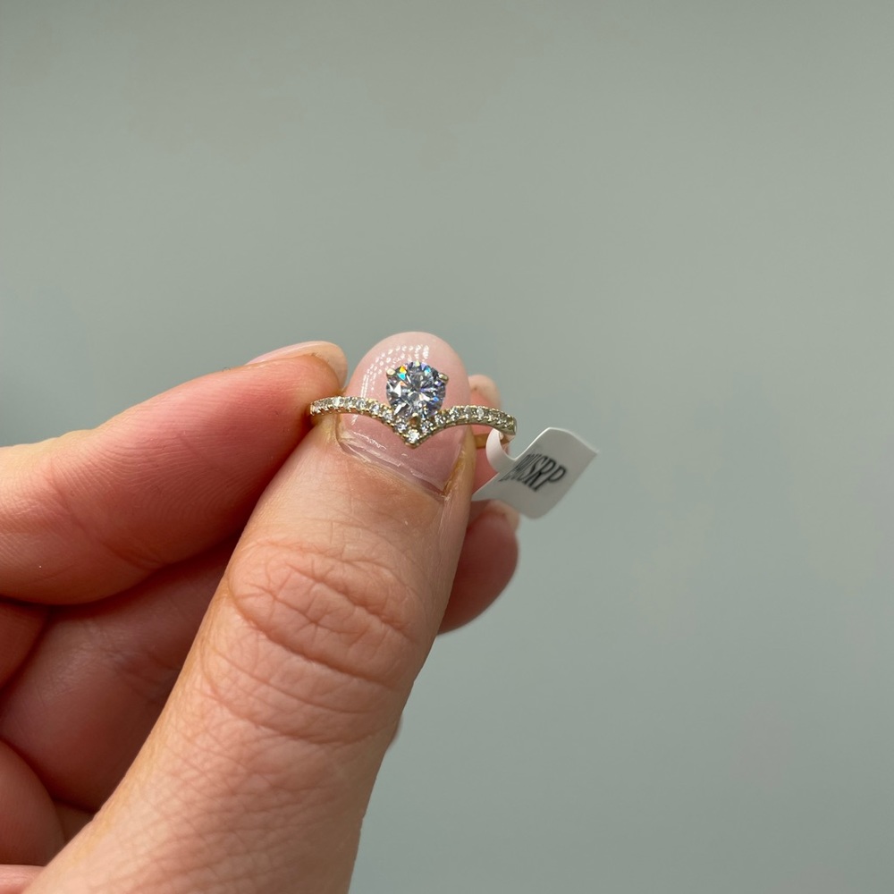Sterling Silver Gold Plated Ring Size 7 Center Round Diamond-like stone